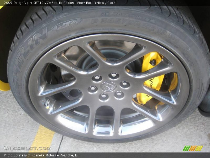 Viper Race Yellow / Black 2005 Dodge Viper SRT10 VCA Special Edition