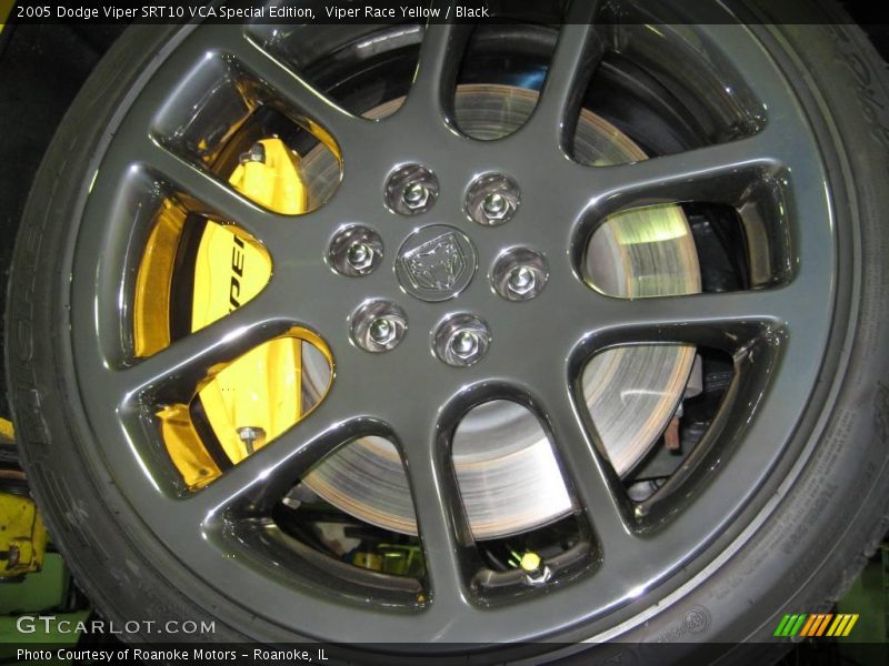 Viper Race Yellow / Black 2005 Dodge Viper SRT10 VCA Special Edition