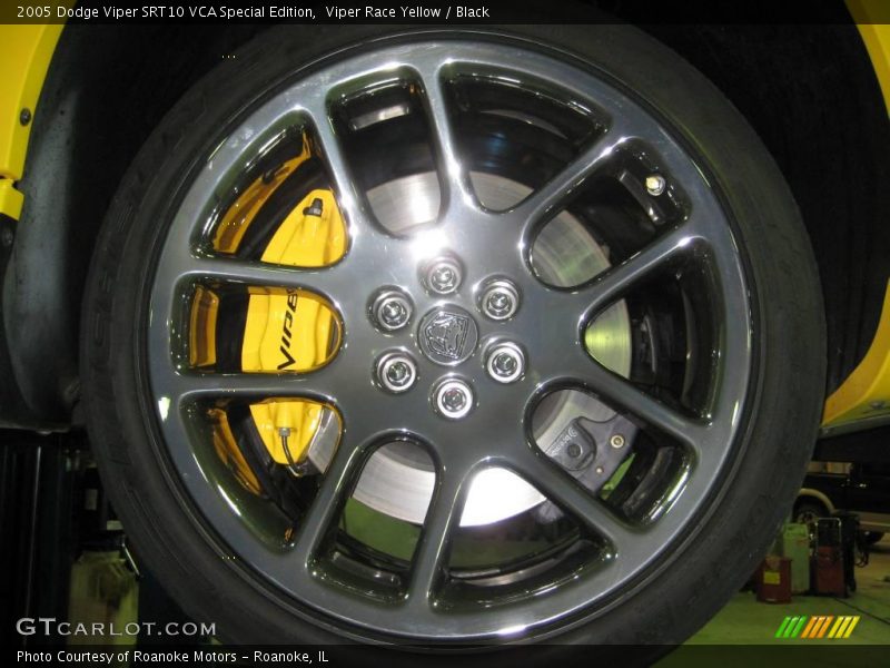 Viper Race Yellow / Black 2005 Dodge Viper SRT10 VCA Special Edition