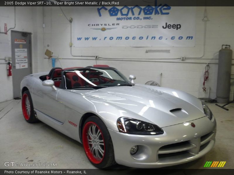 Viper Bright Silver Metallic / Black/Red 2005 Dodge Viper SRT-10