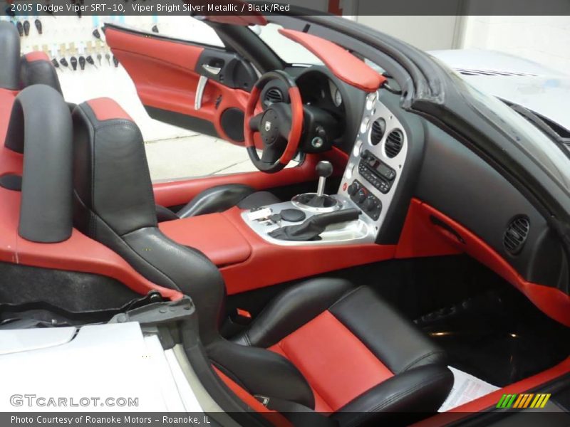 Viper Bright Silver Metallic / Black/Red 2005 Dodge Viper SRT-10
