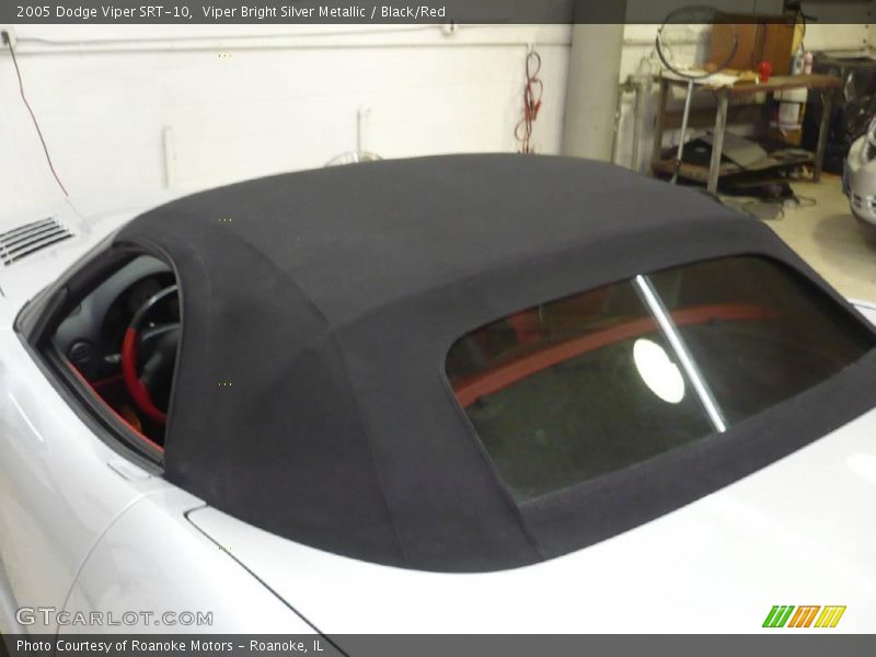 Viper Bright Silver Metallic / Black/Red 2005 Dodge Viper SRT-10