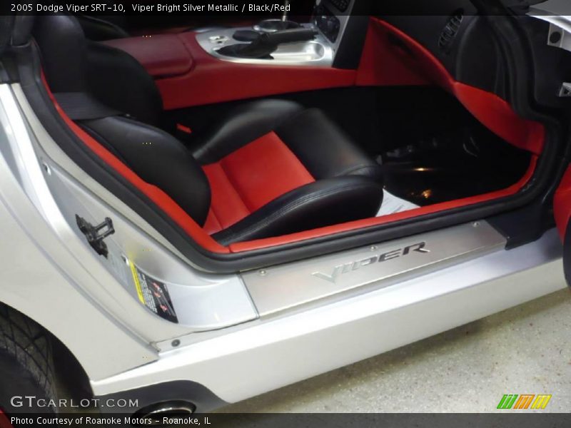 Viper Bright Silver Metallic / Black/Red 2005 Dodge Viper SRT-10