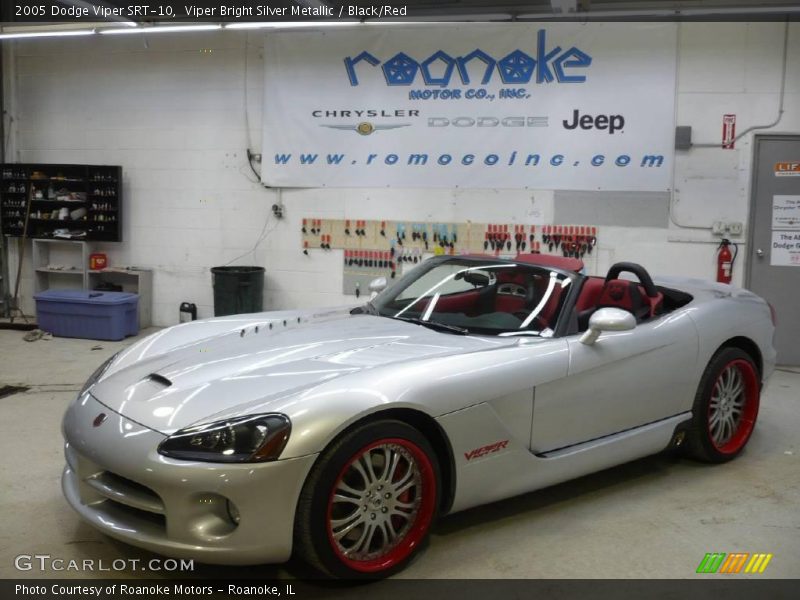 Viper Bright Silver Metallic / Black/Red 2005 Dodge Viper SRT-10
