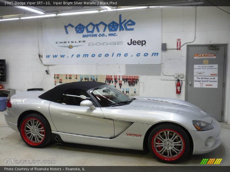 Viper Bright Silver Metallic / Black/Red 2005 Dodge Viper SRT-10