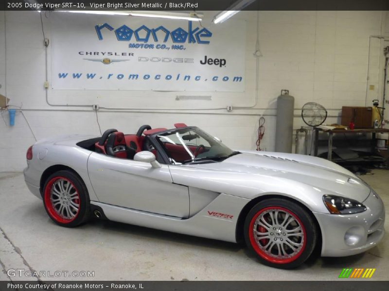 Viper Bright Silver Metallic / Black/Red 2005 Dodge Viper SRT-10