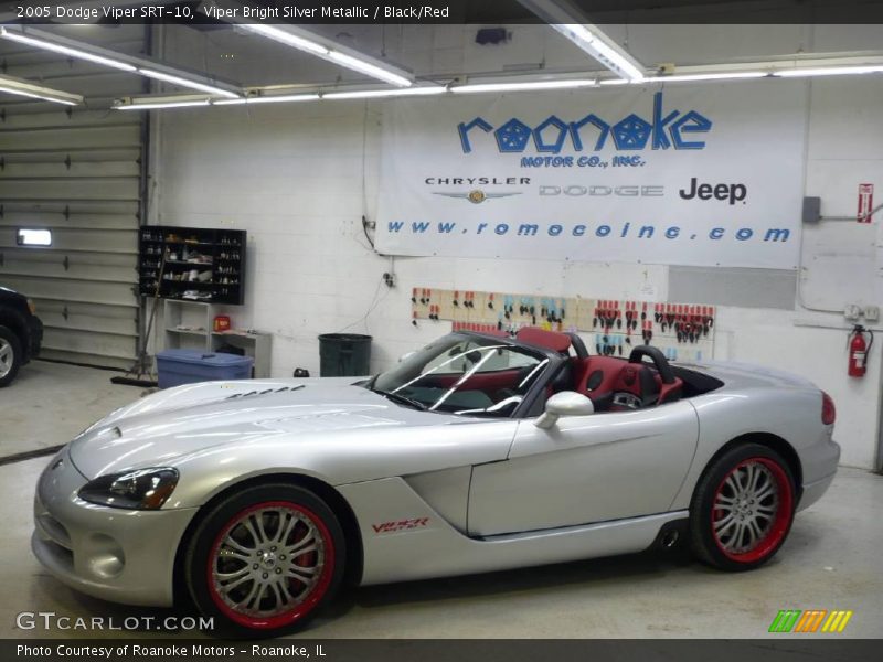 Viper Bright Silver Metallic / Black/Red 2005 Dodge Viper SRT-10