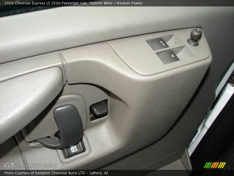 Summit White / Medium Pewter 2009 Chevrolet Express LS 3500 Passenger Van