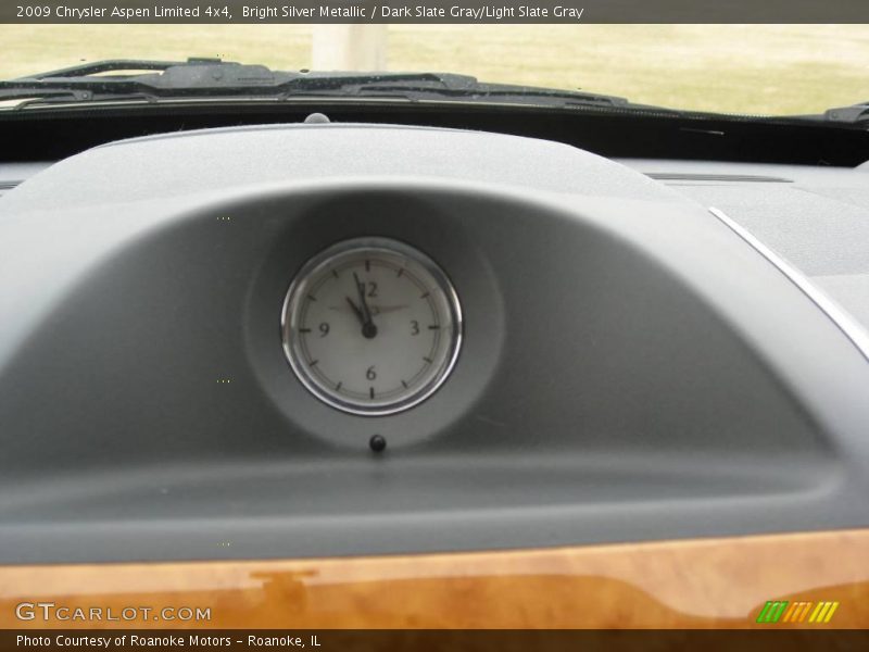 Bright Silver Metallic / Dark Slate Gray/Light Slate Gray 2009 Chrysler Aspen Limited 4x4