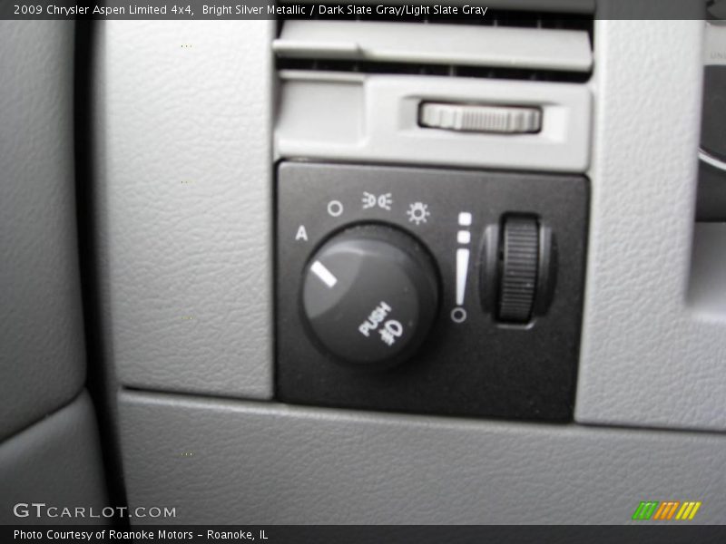 Bright Silver Metallic / Dark Slate Gray/Light Slate Gray 2009 Chrysler Aspen Limited 4x4