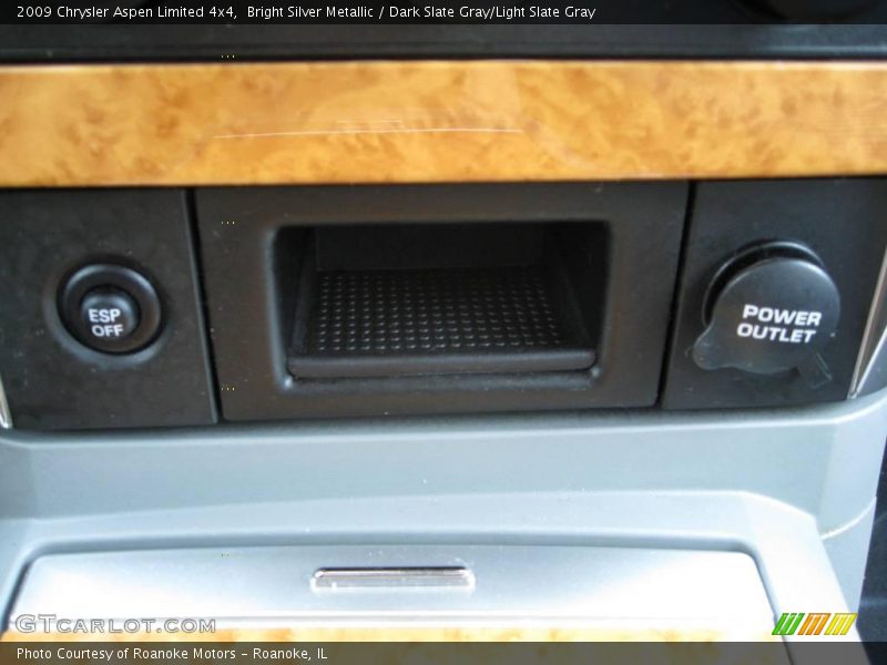 Bright Silver Metallic / Dark Slate Gray/Light Slate Gray 2009 Chrysler Aspen Limited 4x4