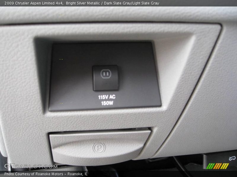 Bright Silver Metallic / Dark Slate Gray/Light Slate Gray 2009 Chrysler Aspen Limited 4x4