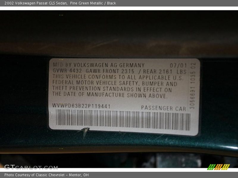Pine Green Metallic / Black 2002 Volkswagen Passat GLS Sedan