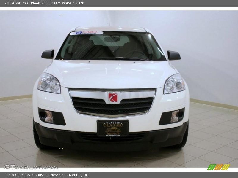 Cream White / Black 2009 Saturn Outlook XE