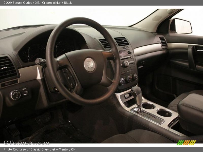 Cream White / Black 2009 Saturn Outlook XE
