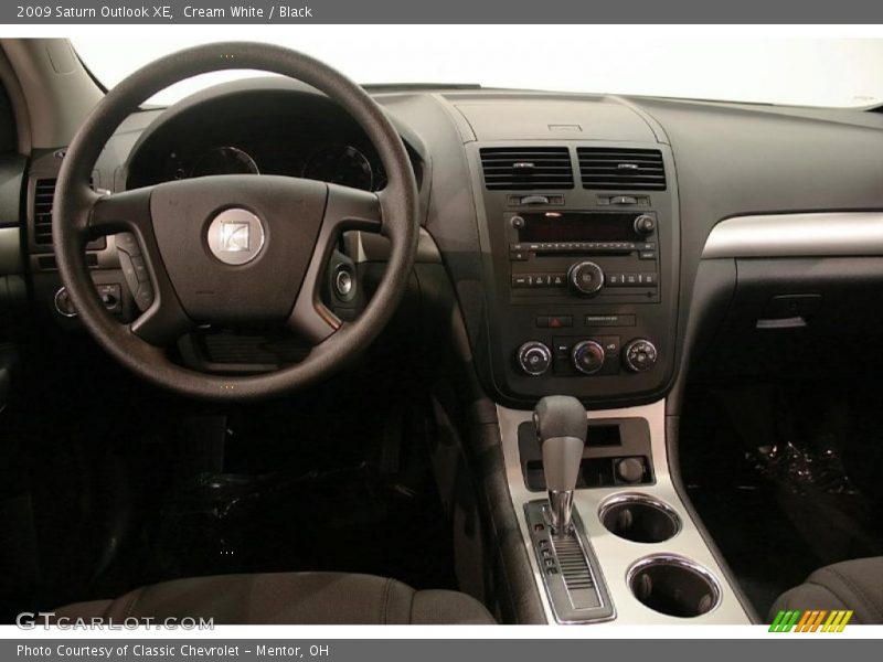 Cream White / Black 2009 Saturn Outlook XE