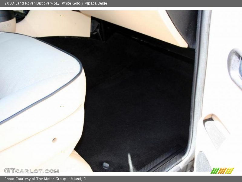 White Gold / Alpaca Beige 2003 Land Rover Discovery SE
