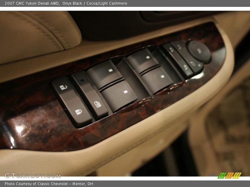Onyx Black / Cocoa/Light Cashmere 2007 GMC Yukon Denali AWD
