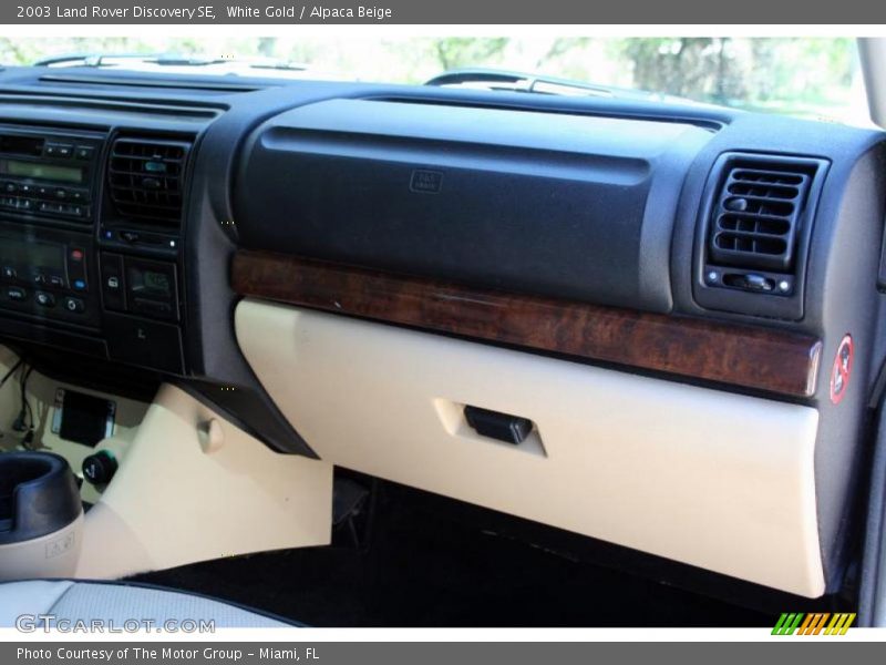 White Gold / Alpaca Beige 2003 Land Rover Discovery SE