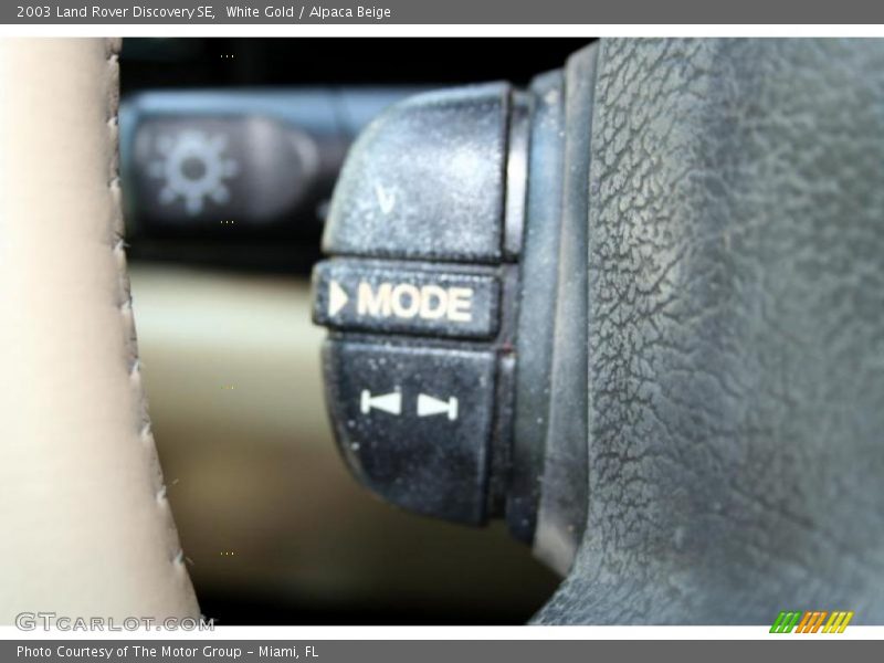 White Gold / Alpaca Beige 2003 Land Rover Discovery SE