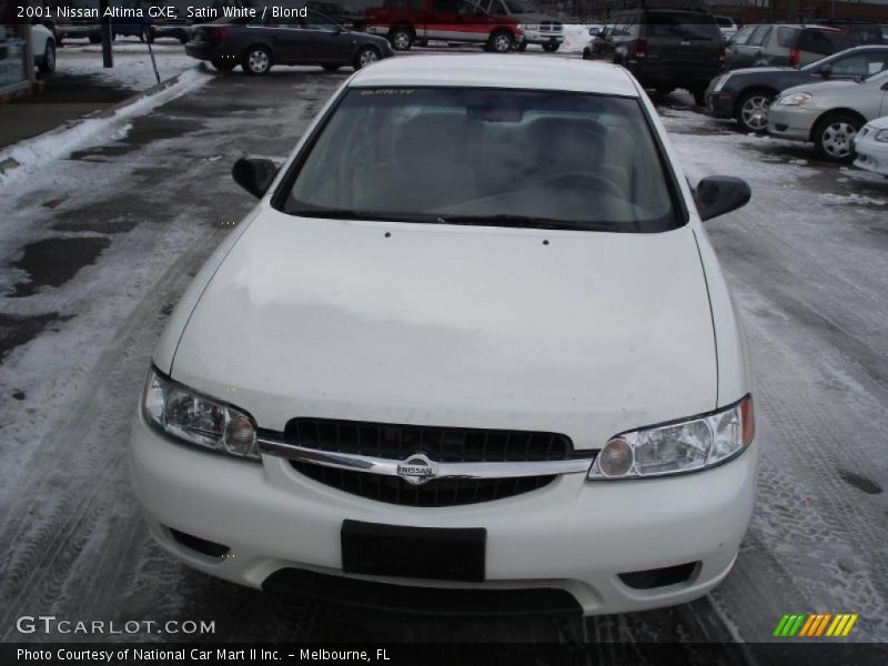 Satin White / Blond 2001 Nissan Altima GXE
