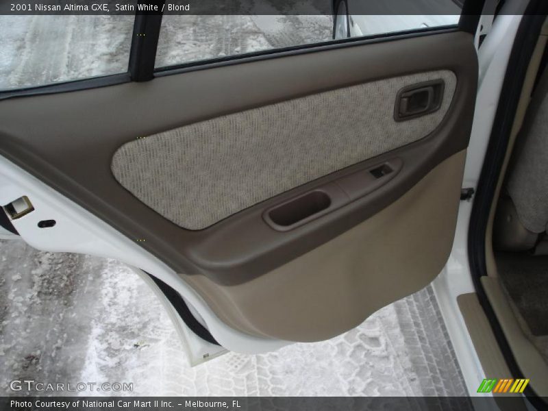 Satin White / Blond 2001 Nissan Altima GXE