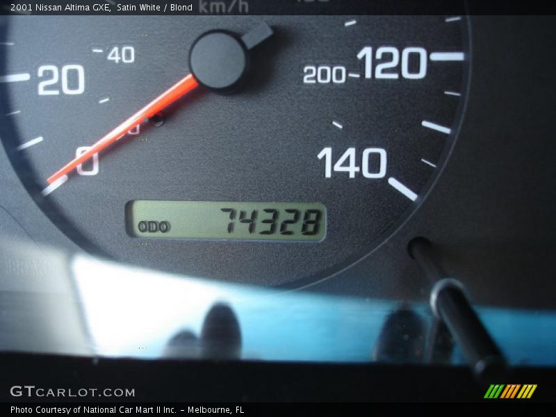 Satin White / Blond 2001 Nissan Altima GXE