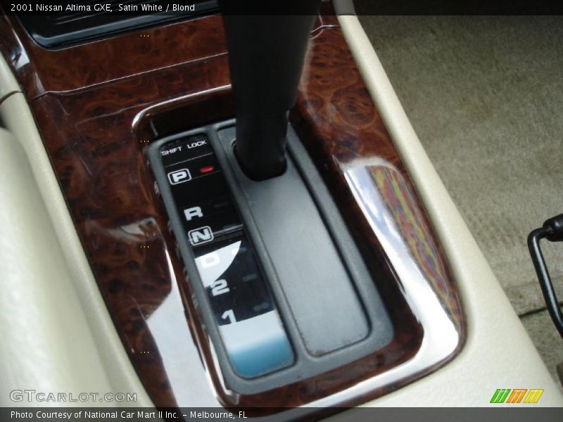 Satin White / Blond 2001 Nissan Altima GXE
