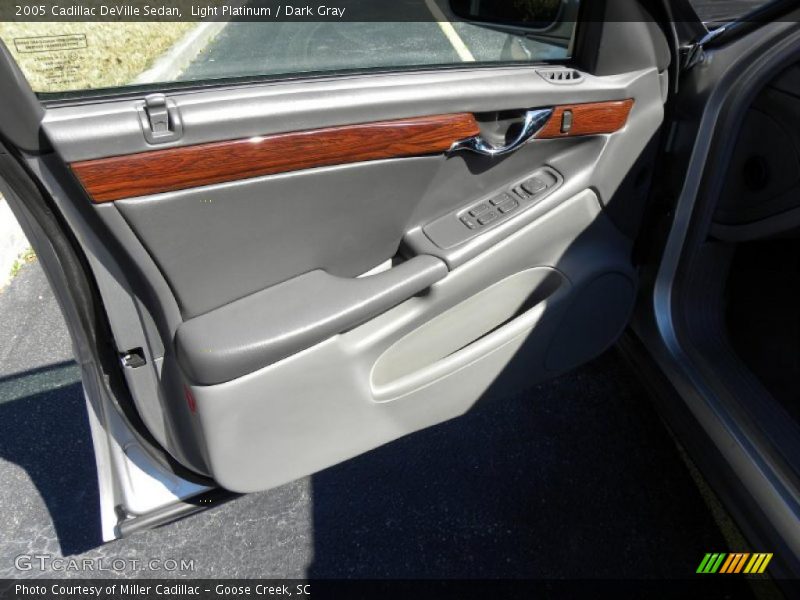 Light Platinum / Dark Gray 2005 Cadillac DeVille Sedan