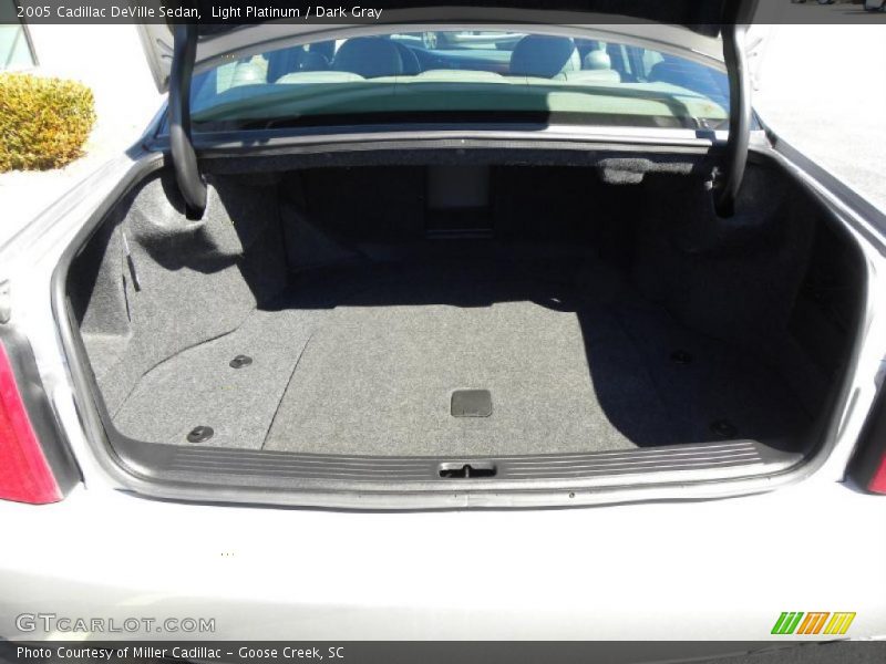 Light Platinum / Dark Gray 2005 Cadillac DeVille Sedan
