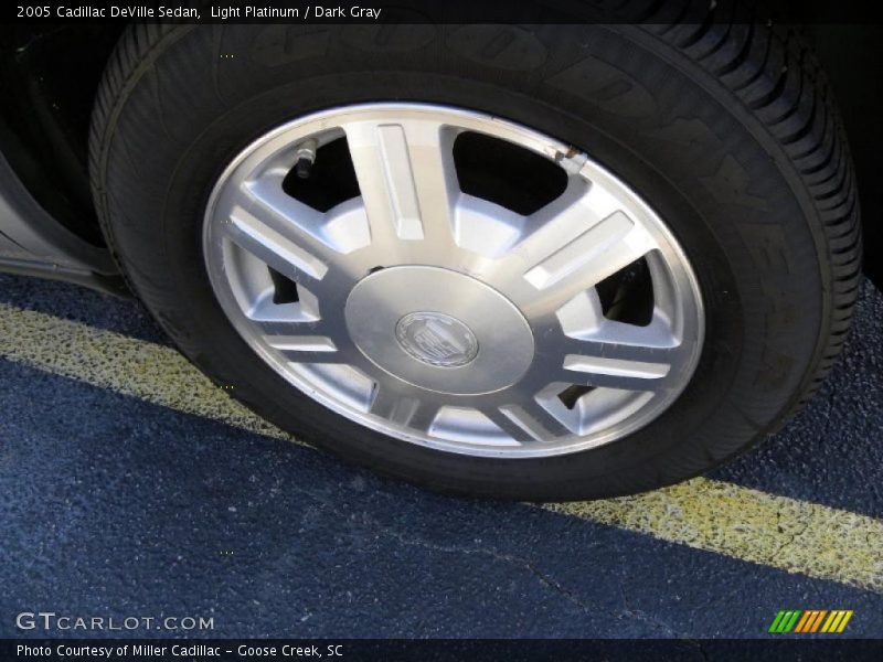 Light Platinum / Dark Gray 2005 Cadillac DeVille Sedan