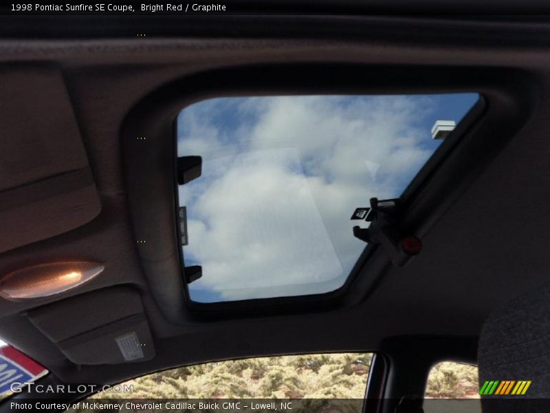 Bright Red / Graphite 1998 Pontiac Sunfire SE Coupe