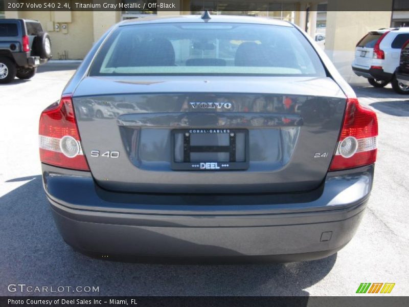 Titanium Gray Metallic / Off-Black 2007 Volvo S40 2.4i