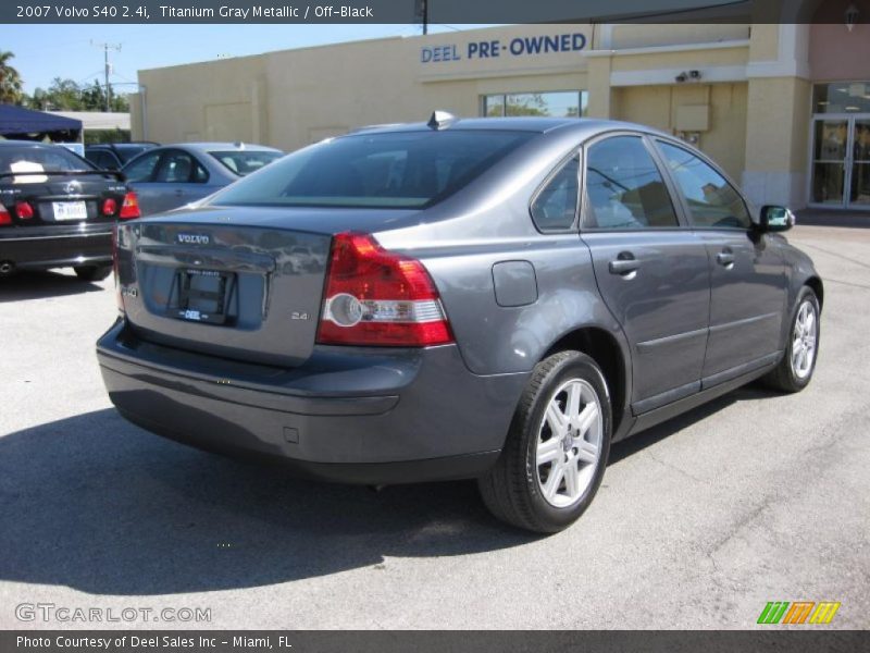 Titanium Gray Metallic / Off-Black 2007 Volvo S40 2.4i