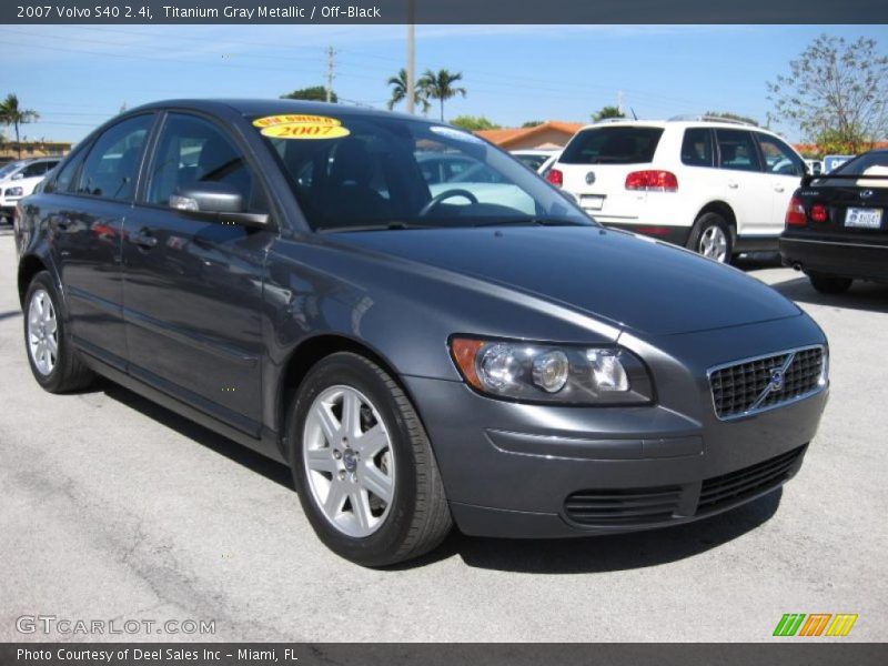 Titanium Gray Metallic / Off-Black 2007 Volvo S40 2.4i