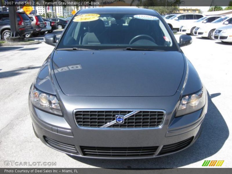 Titanium Gray Metallic / Off-Black 2007 Volvo S40 2.4i
