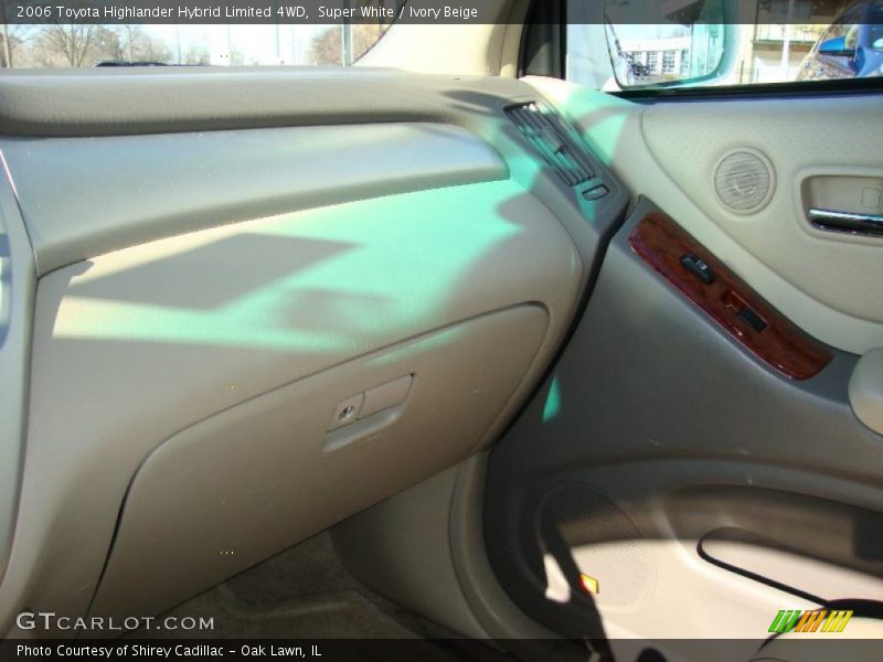 Super White / Ivory Beige 2006 Toyota Highlander Hybrid Limited 4WD