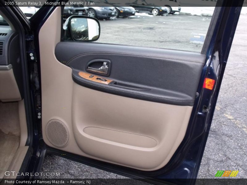 Midnight Blue Metallic / Tan 2005 Saturn Relay 3