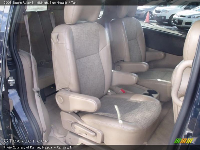 Midnight Blue Metallic / Tan 2005 Saturn Relay 3