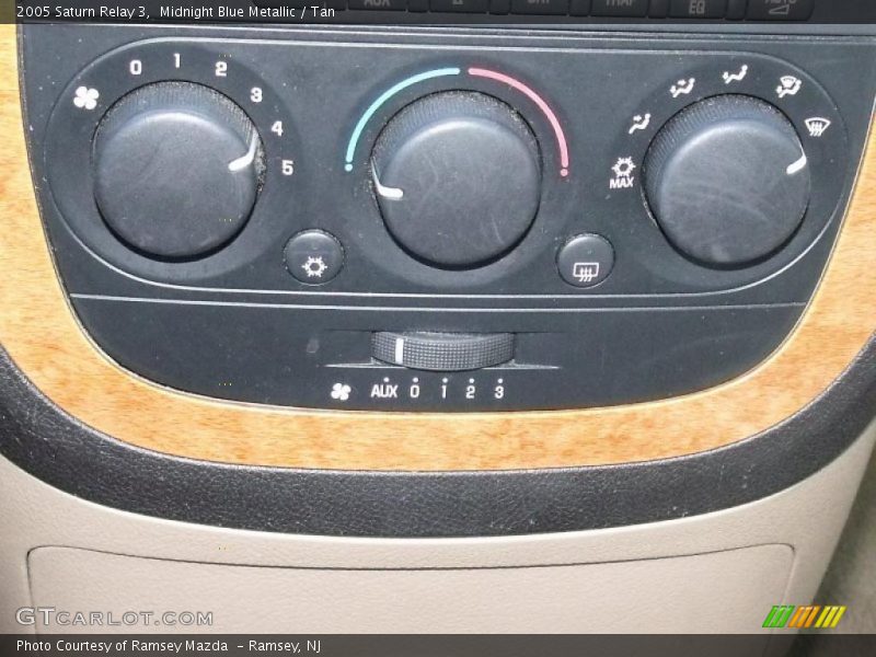 Midnight Blue Metallic / Tan 2005 Saturn Relay 3