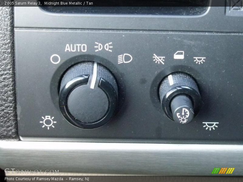 Midnight Blue Metallic / Tan 2005 Saturn Relay 3