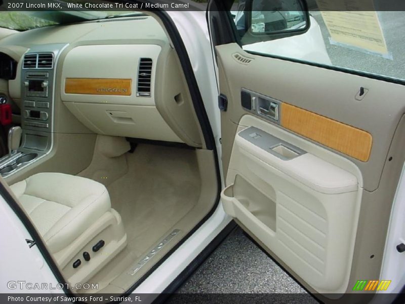 White Chocolate Tri Coat / Medium Camel 2007 Lincoln MKX