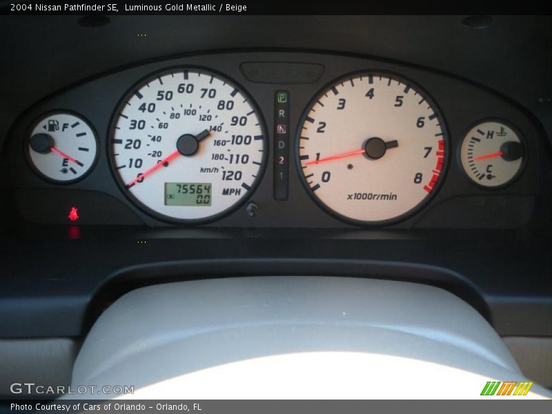 Luminous Gold Metallic / Beige 2004 Nissan Pathfinder SE