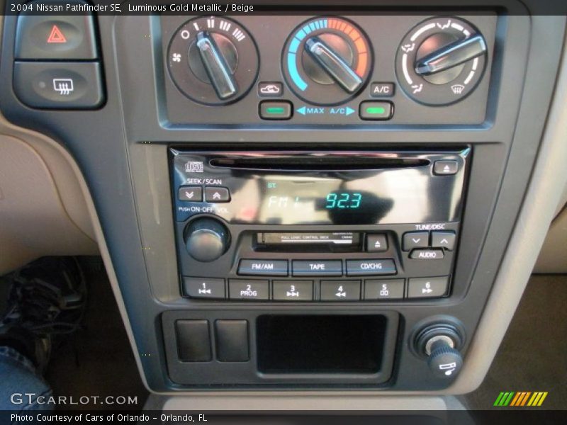 Luminous Gold Metallic / Beige 2004 Nissan Pathfinder SE