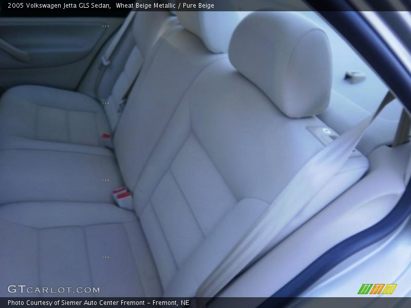 Wheat Beige Metallic / Pure Beige 2005 Volkswagen Jetta GLS Sedan