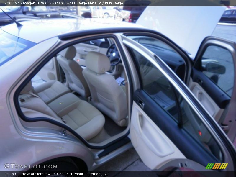 Wheat Beige Metallic / Pure Beige 2005 Volkswagen Jetta GLS Sedan