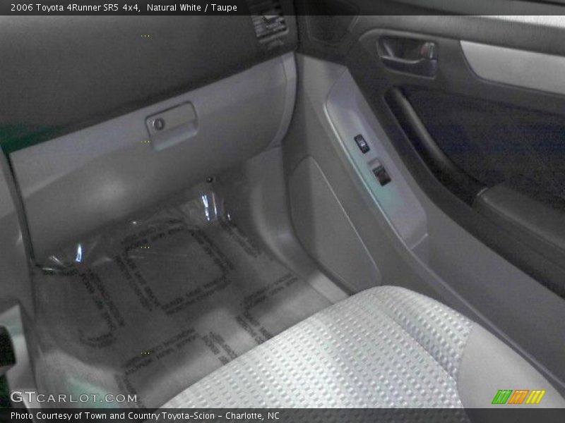 Natural White / Taupe 2006 Toyota 4Runner SR5 4x4