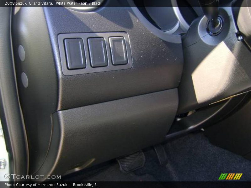 White Water Pearl / Black 2008 Suzuki Grand Vitara