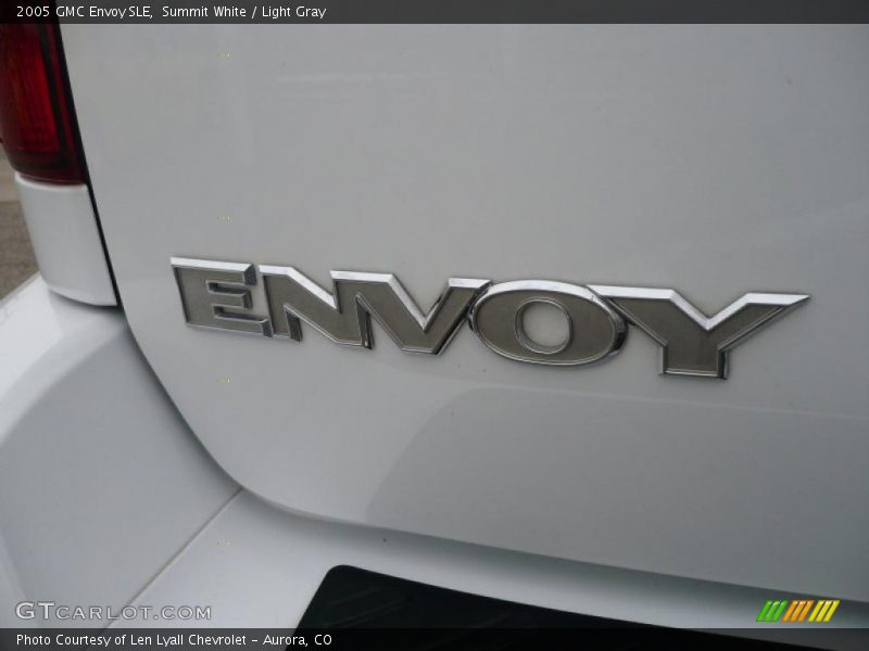 Summit White / Light Gray 2005 GMC Envoy SLE