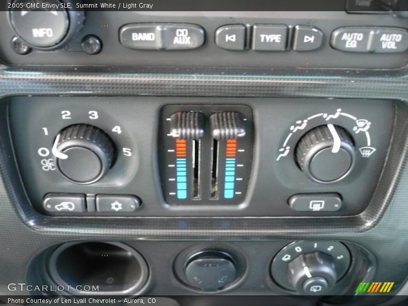 Summit White / Light Gray 2005 GMC Envoy SLE